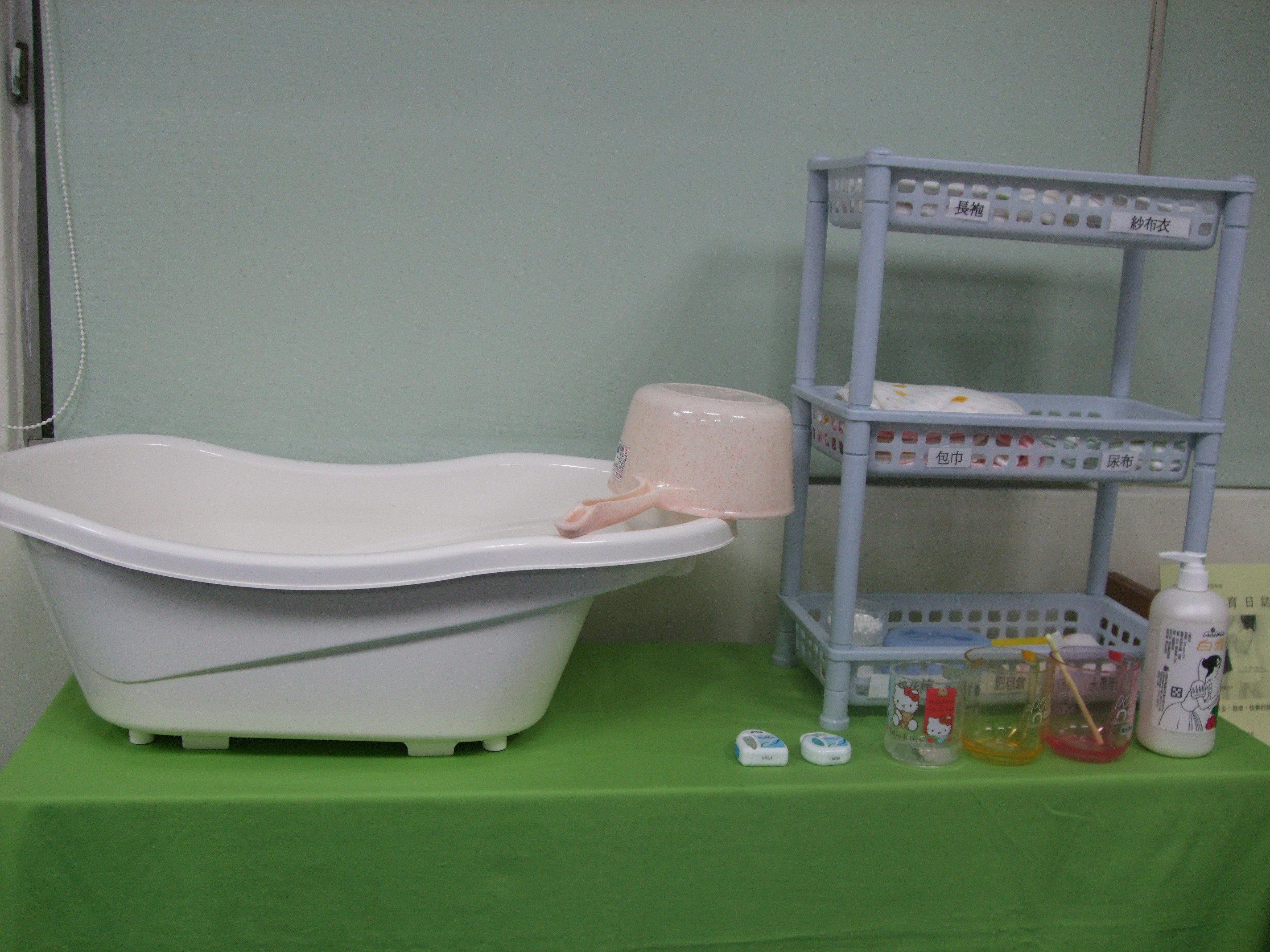 嬰兒照護室 (B303)：嬰兒模組相關課程 托育服務 家庭托育課程使用