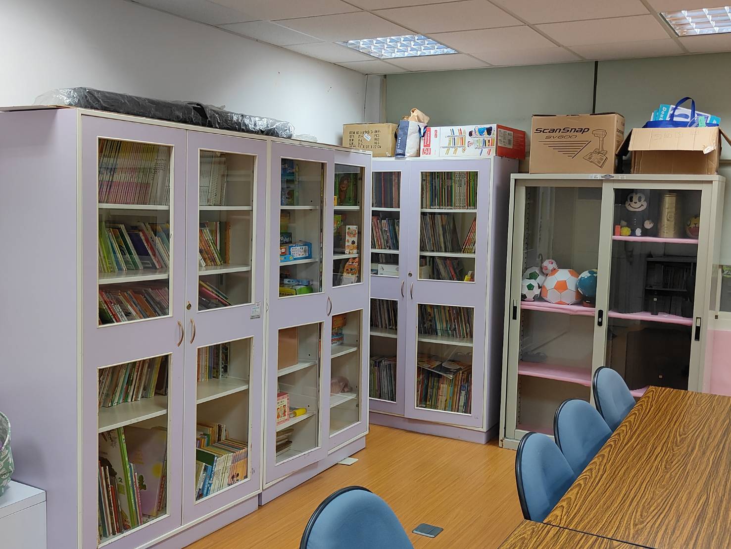 兒童產業資源室（B105）：兒童繪本(兒童繪本欣賞與應用課程使用)