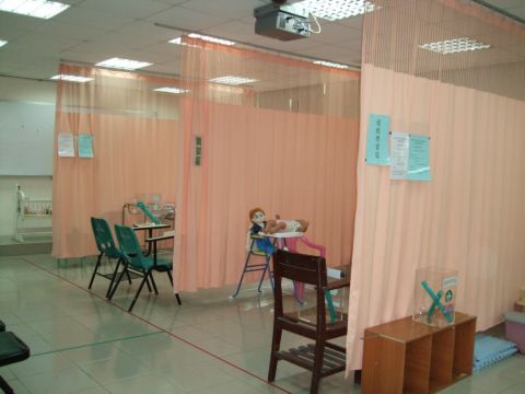 嬰幼兒保育室(B205)：嬰幼兒照護技術課程及保母證照考試之空間